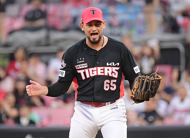 ▲ 산체스는 6⅓이닝 5피안타(1피홈런) 무4사구 10탈삼진 1실점으로 KBO 데뷔전을 승리로 장식했다. ⓒKIA 타이거즈