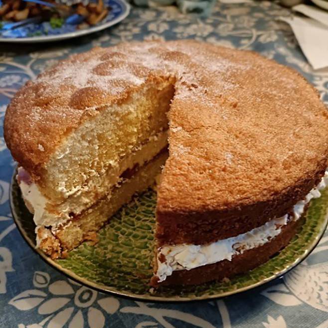 빅토리아 스펀지 케이크. 영국에서 ‘케이크’라고 한다면 대개 이 케이크를 말하는 것이다. ⓒ최은주 제공