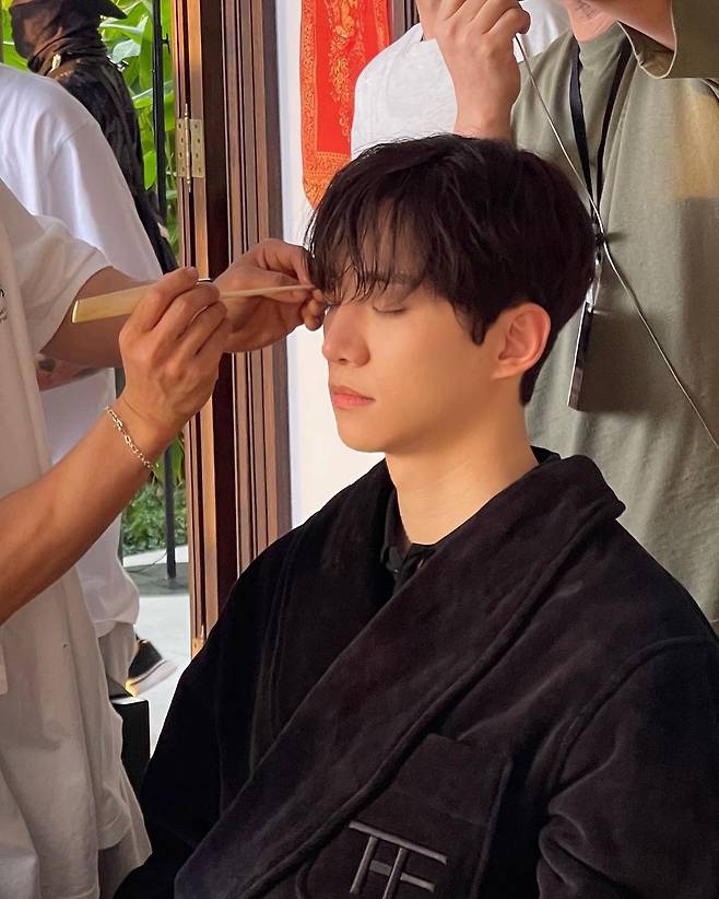 Singer and actor Lee Joon-ho showed off his perfect looks.On the 17th, Lee Joon-ho posted several photos on his personal SNS, along with one week out of three weeks in  ⁇  Thailand.Lee Joon-ho in the public photo is a picture taken with various poses, especially his warm-hearted appearance.The netizens who saw this are so beautiful. They are full of authenticity.I saw a lot of pictures taken in Thailand today, and I got a lot of reactions such as  ⁇   ⁇   ⁇ ,  ⁇   ⁇   ⁇   ⁇   ⁇   ⁇   ⁇   ⁇   ⁇   ⁇   ⁇   ⁇ ..............................IMBC Photo by Lee Joon-ho