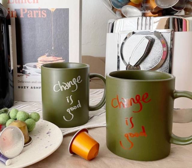 C씨가 직접 만든 컵. 그는 과거 디자인 경험을 살려 소품들을 제작한다. 홈어스 인스타그램 캡처