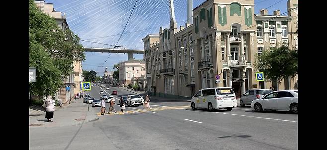 선진국에선 횡단보도에 보행자가 보이면 대부분 정지하고 기다린다. 사진 교통안전공단