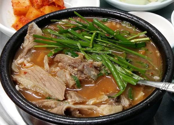 ‘돼지고기 음식의 수도’라 불릴만큼 부산 대표음식으로 자리 잡은 돼지국밥.