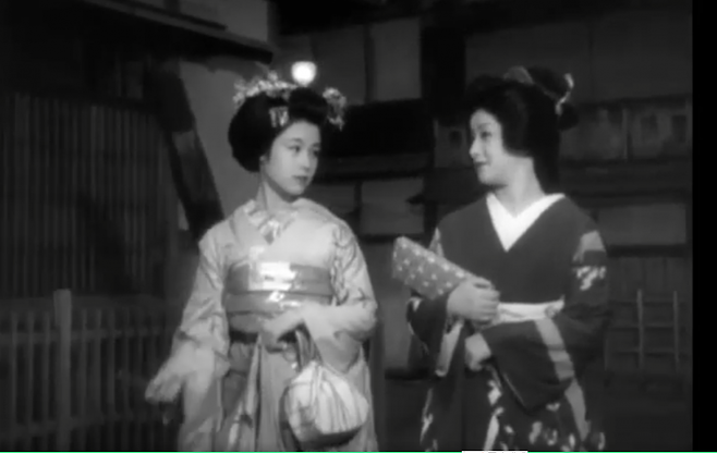영화 ‘게이샤’에서 빚 때문에 게이샤가 된 에이코(왼쪽)는 선배 게이샤 미요하루로부터 도움을 받는다. 가도카와 제공