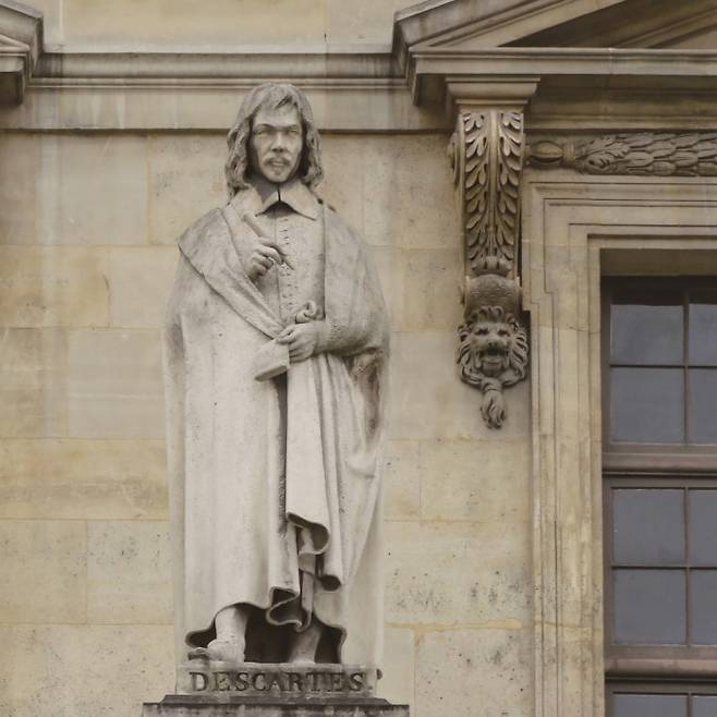 좌표평면을 도입해 대수와 기하를 통합한 르네 데카르트의 조각상으로, 프랑스 루브르 박물관에 있다. Eutouving(w) 제공