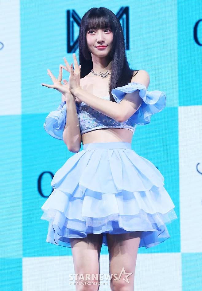 걸그룹 오마이걸(OH MY GIRL) 유빈이 24일 오후 서울 광진구 광장동 예스24 라이브홀에서 진행된 아홉 번째 미니 앨범 'Golden Hourglass' 발매 기념 쇼케이스에 참석해 포즈를 취하고 있다. 이번 앨범은 지난해 3월 발매했던 정규 2집 'Real Love' 이후 약 1년 4개월 만의 신보로, 무더워진 여름 속 더욱 빛을 발하는 오마이걸의 눈부신 '골든 타임'을 담은 앨범이다. 2023.07.24 /사진=김창현 기자 chmt@