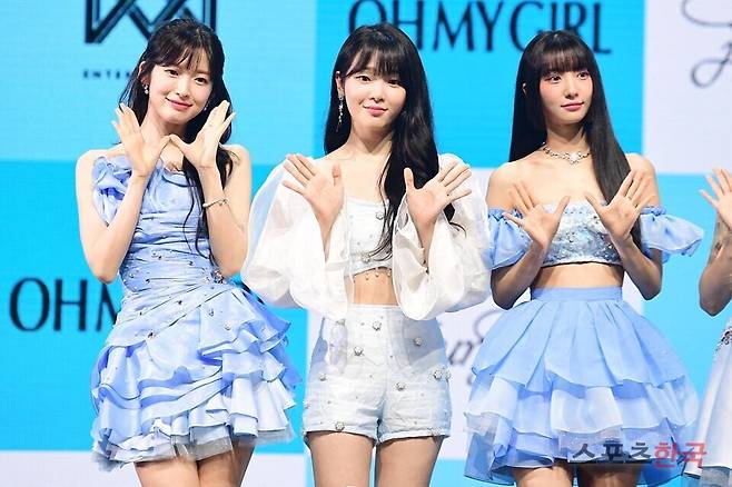 미니 9집 '골든 아워글래스(Golden Hourglass)' 쇼케이스에 참석한 오마이걸 아린, 승희, 유빈. ⓒ이혜영 기자 lhy@hankooki.com
