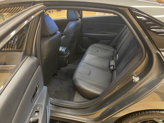 더 뉴 아반떼 N라인 2열. 이상현 기자