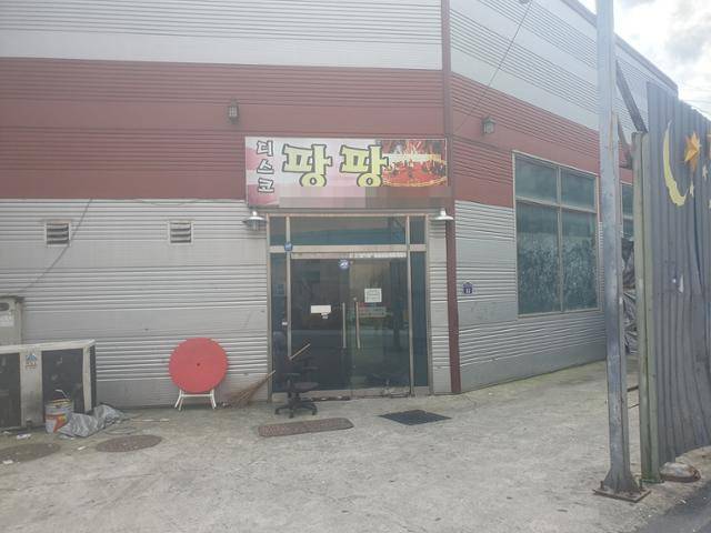25일 오후 찾은 수원역 디스코팡팡의 출입문이 굳게 닫혀 있다. 임명수 기자