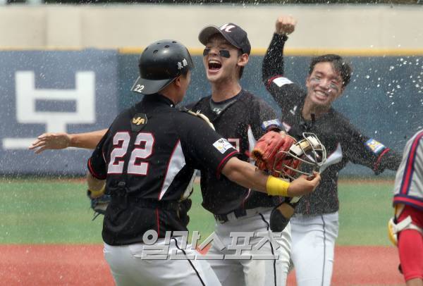 제78회 청룡기 전국고교야구선수권대회 물금고와 충암고의 8강전이 24일 오전 서울 목동구장에서 열렸다. 물금고가 11-9로 승리하고 4강전에 진출했다. 승리가 확정되는 순간 투수 서보한이 포효하고 있다 목동야구장=정시종 기자 capa@edaily.co.kr /2023.07.24.