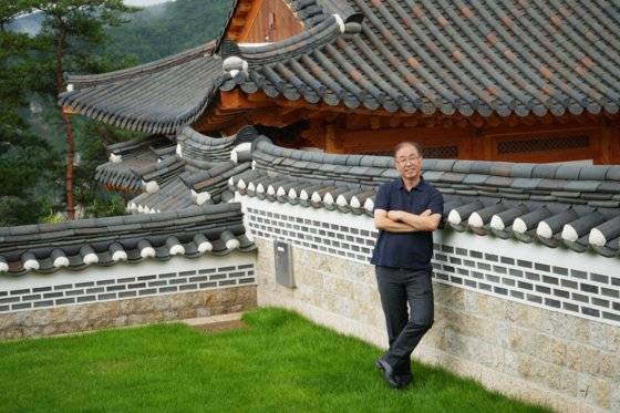 지난 25일 강원도 영월의 한옥 호텔, 영월종택에서 조정일(61) 더한옥호텔앤리조트 대표를 만났다. 사진 더한옥호텔앤리조트