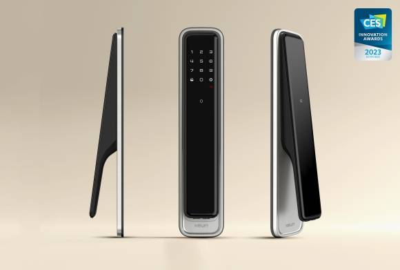 라오나크의 차세대 스마트락. IoT 솔루션과 결합, 사용자가 다가가면 문을 자동으로 열어 주고 인증 디바이스와 쉽게 연동할 수 있다. 라오나크 제공