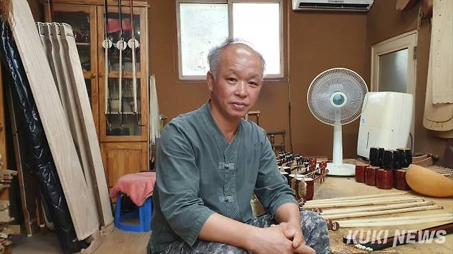 대전시무형문화재 가운데 처음으로 국가무형문화재 악기장으로 인정된 표태선 악기장이 소감을 밝히고 있다. 사진=이익훈 기자