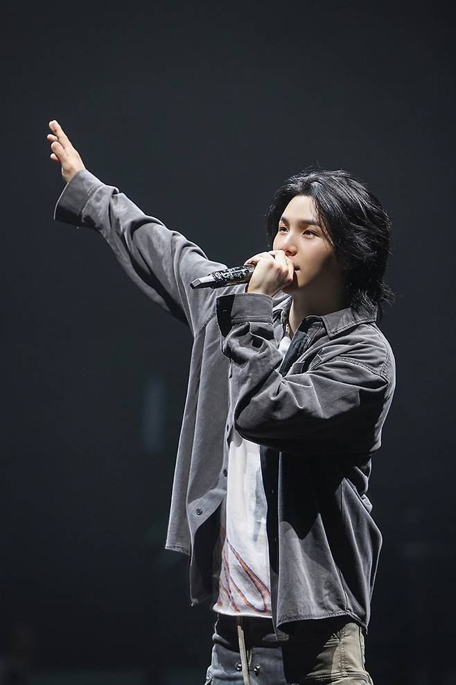 슈가는 6일 공연 첫 곡으로 올해 4월 발매한 정규앨범 '디데이'의 타이틀곡 '해금'을 골랐다. 빅히트 뮤직 제공