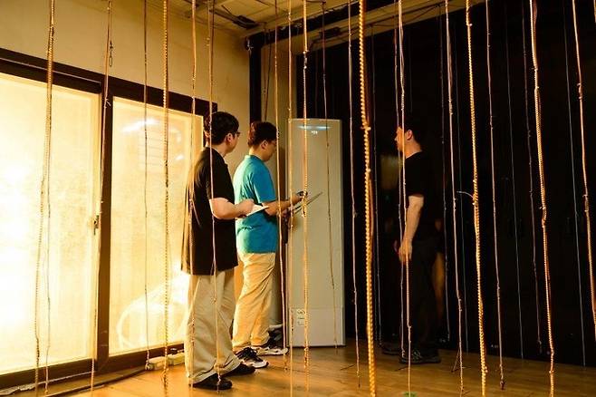 삼성전자 주택 환경실험실에서 개발자들이 다양한 실험을 진행하는 모습. 삼성전자