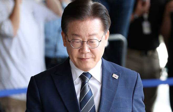 이재명 더불어민주당 대표가 백현동 개발 비리 의혹 관련 조사를 받기 위해 17일 서울 서초구 서울중앙지방검찰청에 피의자 신분으로 출석하고 있다. (사진=이데일리 방인권 기자)