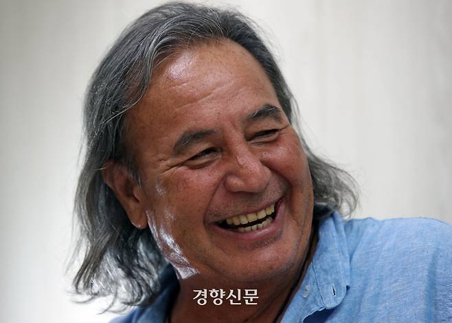 도산 안창호 선생의 외손자 필립 안 커디(Philip Ahn Cuddy)씨가 18일 서울 정동 경향신문사에서 인터뷰를 하고 있다. 서성일 선임기자