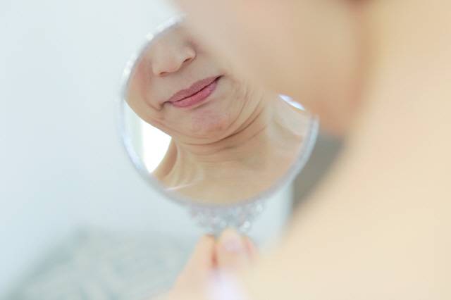 다이어트를 할 때 얼굴 노화를 방지하려면 한 달에 2~3kg 감량을 목표로 잡고 천천히 살을 빼야 한다./사진=클립아트코리아