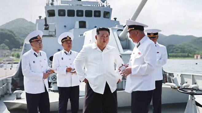 김정은, 한미연합연습 기해 해군 시찰ㆍ순항미사일 발사 참관