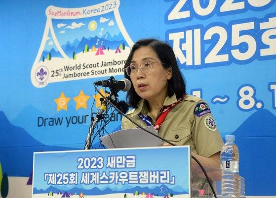 김현숙 여성가족부 장관이 4일 전북 부안군 새만금 세계스카우트잼버리 웰컴센터 기자회견장에서 언론 브리핑을 열고 질의에 답변하고 있다. 뉴시스