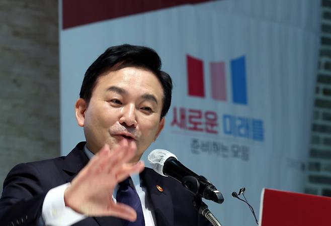원희룡 국토교통부 장관이 지난 24일 오전 서울 영등포구 공군호텔에서 열린 '새로운 미래를 준비하는 모임(새미준)' 조찬 정기세미나에서 '부동산과 교통정책'을 주제로 특강하고 있다. / 사진=연합뉴스
