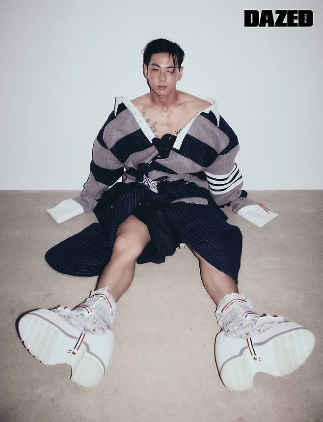 = Fashion magazine Days released a photo and interview with Baekho from the group New East on the 25th.Baekho in the picture showed a mature charm with a playful boys atmosphere and a body that was touched by exercise.Baekho will return to the music industry in about 10 months through a remake of singer J. Y. Parks hit song elevator on the 31st.About the new song, Baekho explained, The original lyrics are about two people sharing love in the elevator, but the interpretation is different. It will be a familiar but new song.I feel a lot of people cheering me up as I work. It is also a big Engine of Youth for me to listen to songs and tell me how to appreciate them.And the people who wait for whatever you want to do, whether its music or music, become Engine of Youth. On the other hand, Baekho starts the digital single project Bad Time (the [b ⁇ d] time) starting with elevator.It means time with Baekho, which means The Bad Time (the bad time) where you can feel his mature charm and The bed time (the bed time) It has the meaning.More pictures and interviews with Baekho can be found in the September issue of Days, on the official website, and on the SNS (social media) channel.