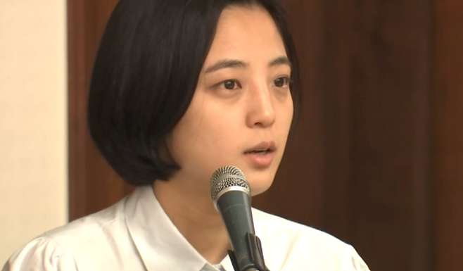 '형법 297조 강간죄 구성요건 개정 쟁점과 과제' 토론회에서 발언하는 류호정 정의당 의원. / 사진 = MBN