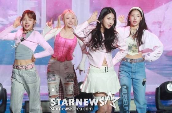 걸그룹 피프티피프티(FIFTY FIFTY)가 13일 오후 서울 강남구 일지아트홀에서 진행된 기자간담회에서 인기곡을 선보이고 있다. 피프티 피프티의 'Cupid'(큐피트)는 12일(한국 기준) 미국 빌보드가 발표한 빌보드의 메인 싱글 차트 핫100에 이름을 올렸다. /2023.04.13 /사진=이동훈 기자 photoguy@