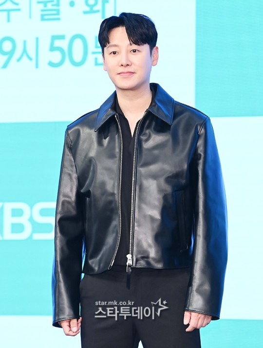 Keyeast Entertainment announced on the 30th that Kim Dong-wook will sign up for the upcoming Winter Floating City.The agency is a noncelebrity of funds with excellent beauty, and the two have made a beautiful fruit of marriage by continuing a serious meeting based on faith and trust. The bride-to-be, a noncelebrity, The ceremony will be held privately in Seoul.I would like to ask Liang Kai that I can not disclose the exact date and place.I would like to express my sincere gratitude to many people who always support and love Actor Kim Dong-wook and would like to congratulate Kim Dong-wook on the starting point of the new Summertime.Kim Dong-wook added, I will do my best as an actor to show you better activities so that I can repay the love you send me.Kim Dong-wook, who was born in 1983, made his debut with the movie  ⁇   ⁇   ⁇   ⁇   ⁇   ⁇  in 2004 and announced his face to the public through the MBC drama  ⁇  Coffee Prince 1  ⁇   ⁇ . In 2019, he won the Grand Prize of MBC Acting Grand Prize for the drama  ⁇  Special Labor Inspector  ⁇  . ⁇  The guest  ⁇ ,  ⁇  The mans memory  ⁇ ,  ⁇  You are my spring  ⁇ ,  ⁇  The pigs king  ⁇ , the movie  ⁇  Ballet lesson  ⁇ ,  ⁇  National representative  ⁇ ,  ⁇  Concubine: The kings concubine  ⁇   ⁇   ⁇  Season 1, Season 2 and appeared in various spin-offs.Hello, this is Keyeast Entertainment.Actor Kim Dong-wook makes his upcoming winter Floating City leap.The bride-to-be is a noncelebrity of financial resources that combines excellent beauty, and the two have made a beautiful fruit of marriage by continuing a serious meeting based on faith and trust.In consideration of bride-to-be and noncelebrity families, the ceremony will be held privately in Seoul. I would like to ask Liang Kai that I can not disclose the exact date and place.I would like to express my sincere gratitude to many people who always support and love Actor Kim Dong-wook and would like to congratulate Kim Dong-wook on the starting point of the new Summertime.Kim Dong-wook will do his best as an actor to show you better activities so that you can return the love you send.Thank you.