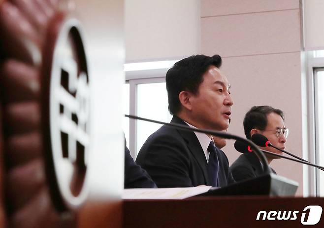 원희룡 국토교통부 장관이 지난달 30일 서울 여의도 국회에서 열린 국토교통위원회 전체회의에 출석해 의원들 질의에 답하고 있다./뉴스1 ⓒ News1 박세연 기자
