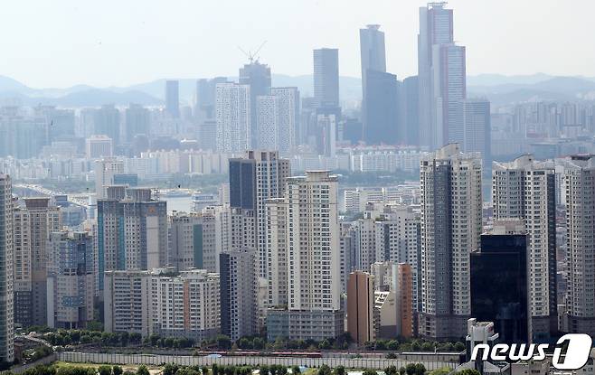 서울 도심의 아파트 단지. 2023.8.17/뉴스1 ⓒ News1 이동해 기자