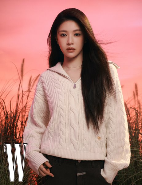 Actor Go Yoon-jung created a feeling of autumn.Fashion magazine W Korea released the first picture of the 2023 autumn campaign with Go Yoon-jung on the 7th.The concept of the pictorial is  ⁇ ABOUT TIME ⁇ , which is a story that deepens in the flow of time as the sun goes down and rises. Go Yoon-jung catches the eye with the narrative of the two models in sensuous lighting and the restrained pose.In particular, Go Yoon-jung boasted a superb beauty that felt like a scene in the movie, and focused on the picture perfectly.In addition to his iconic style, he also showed off the charm of a neat autumn goddess with a long straight hair in a white pullover, and a chic and sensual mood with a corduroy shirt and boot cut pants septup.On the other hand, Go Yoon-jung is playing a role as a psychic Hisu in Disney + Original Museum of the Moving Image.