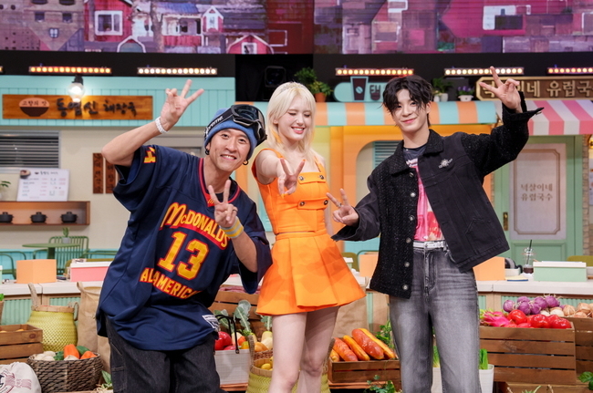Singer Donga, Jeon So-mi and Jung Dong-won appear on Amazing Saturday.On TVN Amazing Saturday broadcasted on September 9, Dong-a, Dong-a, Jung Dong-won show presence.Donga, who appeared as Kim Dong-Hyuns friend of the same age, recalls memories with Kim Dong-Hyun at the first visit of  ⁇  Amazing Saturday  ⁇   ⁇   ⁇   ⁇   ⁇   ⁇   ⁇   ⁇   ⁇ . ⁇  Kim Dong-Hyun kept telling me from the side that I thought it was smart, but it was not. I asked Doremi again, Do you think we are smarter?Jeon So-mi, who is a friend of the same age as Taeyeon, shows the aspect of looking forward to Taeyeon.Jung Dong-won tells the story of Shin Dong-yups daughter and Middle school Eastern Depot.Shin Dong-yup makes a fuss about saying that she should homeschool her daughter in the appearance of her daughter friend after Ives.Since then, full-scale dictation has begun, and Kim Dong-Hyun and Donga are in the studio with a titular chemistry.Kim Dong-Hyun vs Donga Constantly checking each other to become the winner of the real-time referendum. It adds to the question of who will be considered smarter among the two people who showed off their intellectual charm without laughing.On the other hand, former Sommy catches important words and pursues a logical interpretation, aiming for the position of a hero. MZ is not only charming, but also straight forward flooding for Taeyeon is fun.Jung Dong-won is also immersed in dictation and actively asserts himself, and even releases his vocabulary and makes everyone nauseous.In addition, Shin Dong-yup and Moon Se-yoons dinner bets, Kiwa and the years activities also double the excitement.