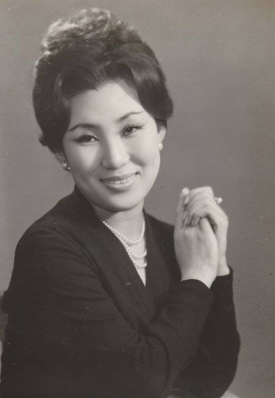 1960년대 영화 '남과 북'의 주제가로 쓰인 노래 '누가 이 사람을 모르시나요'를 부른 원로 가수 곽순옥이 지난 12일 별세했다고 유족이 전했다. 사진 유족제공=연합뉴스