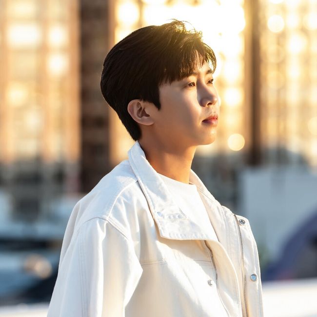 Singer Lim Young-woong shines on stage at the 2023 The Fact Music Awards (TMA).On the 13th, The FACT MUSIC AWARDS (TMA) organizing committee said, Singer Lim Young-woong has been named in the 5th lineup of 2023 The Fact Music Awards.Lim Young-woong is doing well on the United States of America Billboard United States of America chart for a total of 11 weeks with his second self-titled sand grain released in June.Three months after its release, the song has been steadily gaining popularity, winning the top spot on all domestic music charts.Lim Young-woong has recorded more than N million video views every day based on the thick fandom of various age groups, and holds the trophy of many awards and consolidates the position of the best solo singer in Korea.In addition, KBS 2TV drama Gentleman and Girl OST Love is always running away followed by Our Blues OST in succession and music industry representative OST King is glowing presence.Lim Young-woong, who celebrated his 7th anniversary this year, will hold the 2023 national tour concert IM HERO (Im Hero) starting from Seoul on the 27th of next month and will continue for about 4 months.The 2023 The Fact Music Awards is the 1st, 2nd, 3rd and 4th lineup, and it is anticipating the launch of ATEEZ, ITZY, Treasure, Enmix, Zero Bass One, Cycus, Boynext Door, Kwon Eunbi, Jannabi, Espa, Ive, New Jinx, Seventeen, and Stray Kids.Red Carpet and the Awards are also available online. In Korea, Indonesia, the Philippines and Thailand, you can watch it through the Idol Plus app and the web.2023 The Fact Music Awards will be held on October 10th at the Namdong Gymnasium in Incheon. Red Carpet will start at 4:30 pm and the Awards will start at 6:30 pm.fish music
