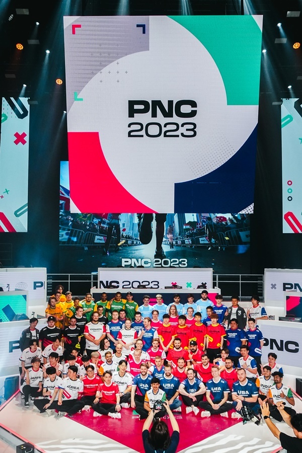PNC 마지막 날 참가 선수들이 단체 기념 사진을 찍고 있다. 크래프톤 제공