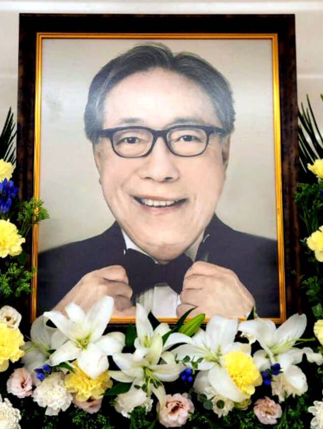 원로배우 변희봉(본명 변인철)이 18일 췌장암 투병 끝에 81세의 일기로 별세했다.  연합뉴스