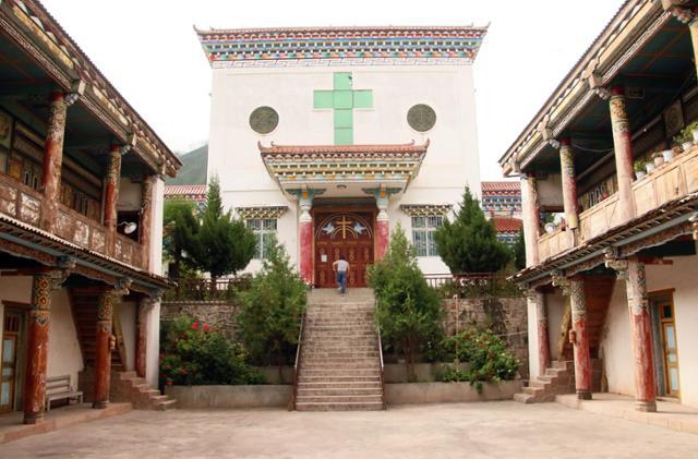 옌징 천주교당에 십자가가 선명하다. ⓒ최종명