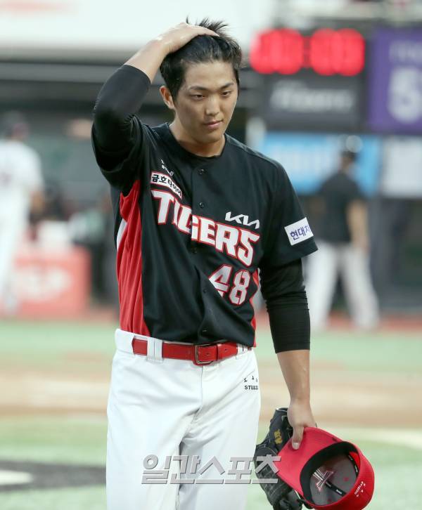 2023 KBO리그 KIA 타이거즈와 kt 위즈의 경기가 지난 8월 22일 오후 수원 kt위즈파크에서 열렸다. KIA 선발 이의리가 1회 kt 공격을 막고 더그아웃으로 들어가고있다. 수원=정시종 기자 capa@edaily.co.kr