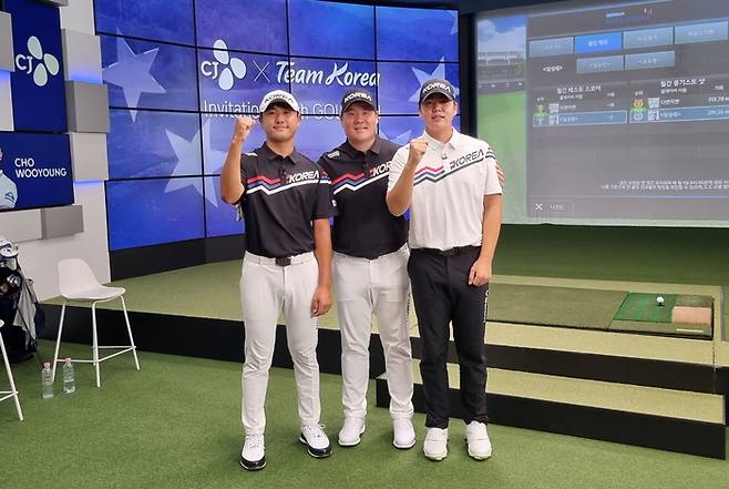 항저우 아시안게임 골프 남자부 대표팀 조우영(왼쪽부터), 임성재, 장유빈이 파이팅을 외치고 있다. 사진 | 골프존