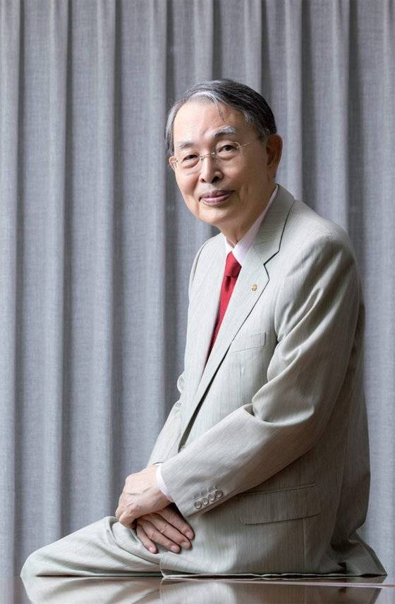 송상현 서울대 명예교수는 “윤 대통령의 디테일은 정치 문법에 맞게 좀 순화할 필요가 있을지 모른다”고 말했다.