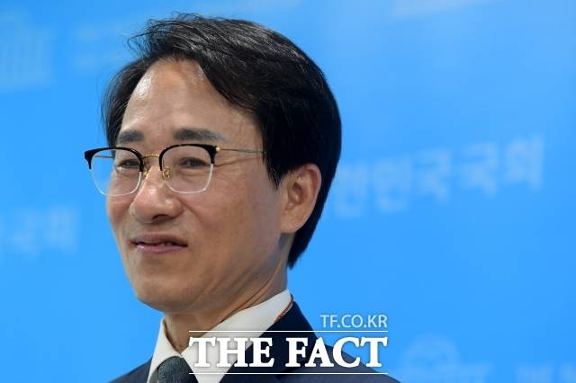 이원욱 더불어민주당 의원이 27일 이재명 대표의 체포동의안이 국회에서 가결된 이후 법원에서 구속영장이 기각된 것을 두고 "(가결은) 표창을 줘야 될 문제"라고 말했다. /더팩트 DB