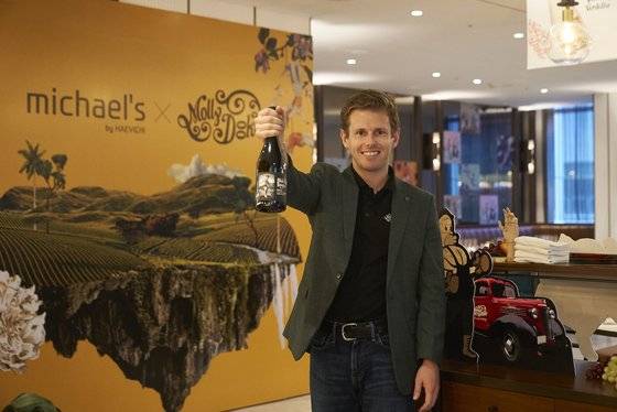 서울 명동 마이클 바이 해비치에서 진행한 몰리두커 갈라쇼에 참석한 루크 마르퀴스. 몰리두커 창업가의 아들이다. 사진 CSR