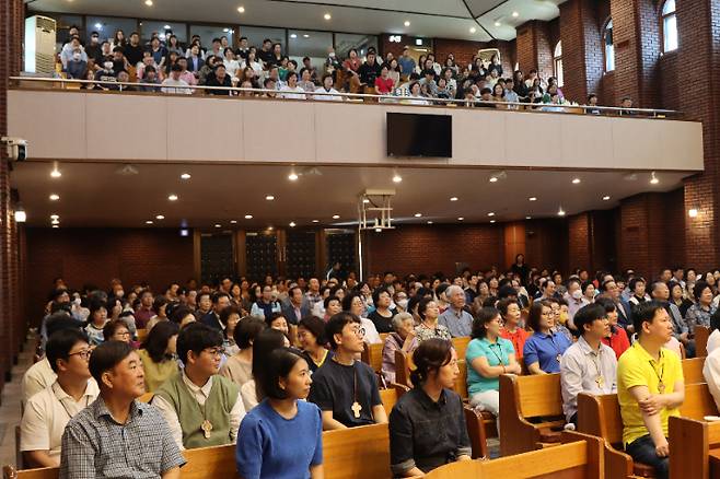 하늘가족교회의 주일예배 모습