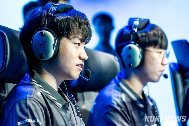 평가전 당시의 서포터 ‘케리아’ 류민석(T1)과 원거리 딜러 ‘룰러’ 박재혁(징동). 사진=차종관 기자