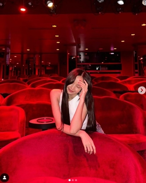 BLACKPINK Lisa has revealed her deadly recent status.Lisa posted a photo and a photo on her instagram on the 28th, Can ⁇ t wait for this to finally happen! D-1 See you soon.Inside the picture is a picture of him leaning on a chair and giving him an agonizing atmosphere.With a fascinated mood, Lisa flashed a thin smile, boasting both luscious and deadly charm.In another photo, he was caught in a provocative pose.Lisa, of course, had a sexy charm with a solid body and a superior ratio.In particular, when he left France Paris on the 24th, it was announced that he did not accompany YG Entertainment staff.