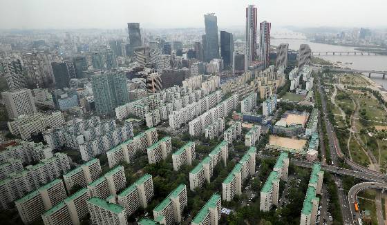 9월 4주차 기준으로 전국 아파트 가격은 0.07% 오르며 지난주(0.10%)보다 상승폭이 줄었다./사진=뉴스1