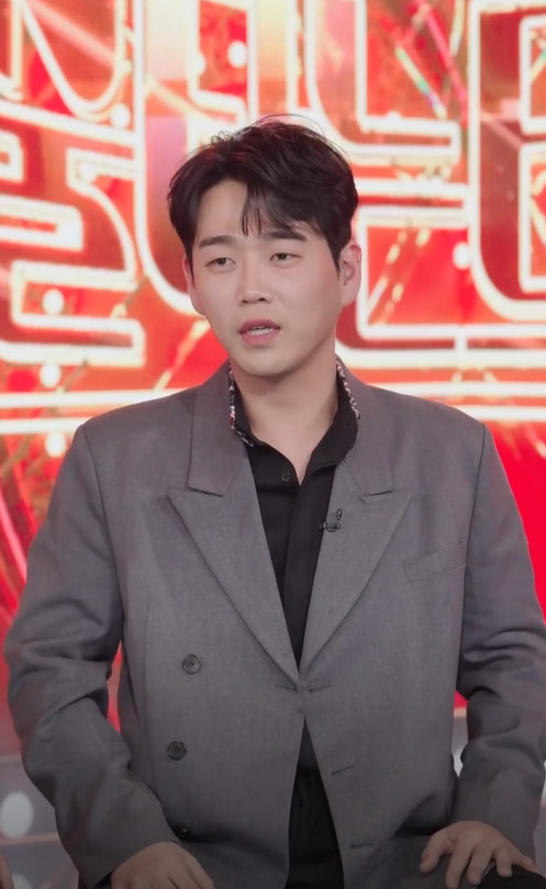 Singer hwang young-woong has set up an agency with one person and is in the process of returning to The Speech.Hwang young-woong established a corporation called Golden Voice Co., Ltd. on June 19, and his mother, Lee, was the CEO and his father, Hwangmo, was in charge of the audit. Hwang young-woong was named as an in-house director.hwang young-woong was a singer of our entertainment.The company is called Burning Mr. Trotman. It was an agency that was in charge of the judging committee, and it was also suffering from background theory and preferential theory that it was watching hwang young-woong at the time of broadcasting.However, hwang young-woong has been in the industry for a long time to break up with our entertainment and walk on its own route.An official from Doori Entertainment also strongly denied the allegations. Hwang Young-woong didnt leave the agency. Were still working on it, an official said at the time.However, at the same time, hwang young-woong seems to have been in the process of establishing a private corporation and The Speech.Golden Voice has established Management Business, Entertainment Business, Audio Water Publishing and Disc Recording Business, Creative and Artistic Service Industry, Performing Arts, Concerts and Events Agency for the purpose of establishing a corporation.In fact, it can be seen that it is a movement for a one-person agency of hwang young-woong.Unfortunately, hwang young-woong posted an article on his fan cafe on the 27th and declared his resumption of activities. It was about six months after he was caught in suspicion of school violence.He is MBN trot audition Burning Mr. Trotman and appeared as a strong champion.However, during the broadcast, school violence, ex-girlfriend dating violence, such as the shocking allegations of the past, the entertainment industry was on the verge of exit crisis.A revelation ensued, but he rose to the top of the Burning Mr. Trotman first-round final.At the time, hwang young-woong said, I will donate all the prize money. However, after failing to endure the cold eyes of the public, I got off the program and stopped all activities.Since then, hwang young-woong has admitted most of the allegations to be true.The agency said that hwang young-woong himself would like to apologize if the victims allow it. hwang young-woong himself was ignorant of the weight of school violence, and after he became an adult, he did not cause any controversy.When I started singing, I was emotionally stable and hwang young-woong was burning. When you participate in Trotman  ⁇ , please consider that it was already a different attitude from your childhood. hwang young-woong releases his first album and resumes his activities.From the summer, the agency, hwang young-woong, wrote a series of articles and acknowledged that it was a big picture for the return to cover the emergency of Lim Jae-bum, who wrote the lyrics I want to go out to the world.hwang young-woong said, I am going to give you a present for Chuseok.My first mini album will be released by the time the Chuseok holiday is over and the weather is getting colder and it is in the middle of autumn.  I wanted to let you know the news of The Speech first.I hope you will be excited because I have been working hard on The Speech with good songs that will not be disappointed as long as you wait. However, no one knows whether this gift that hwang young-woong made The Speech was what the public really wanted to receive or had been waiting for.Hwang young-woong, who started his self-release project with his first album, will be able to turn his mind to the resumption of activities.