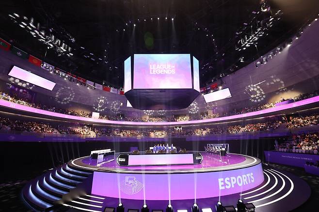 ▲ 28일 중국과 한국의 경기가 열린 항저우 e스포츠센터는 4500석이 매진됐다. ⓒ연합뉴스