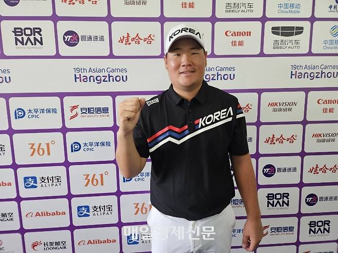 임성재가 1일 중국 항저우 서호골프컨트리클럽에서 열린 항저우 아시안게임 골프 남자부 최종 라운드를 마친 뒤, 환하게 웃고 있다. 김지한 기자