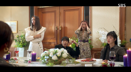 악인들은 저주받은 섬에서 탈출하기 위해 살벌한 생존 서바이벌을 펼쳤다.